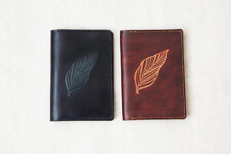 【设计师手染系列】手工压印染色护照套 | 深蓝雨夜 | 咖啡深秋 - 护照夹/护照套 - 真皮 咖啡色