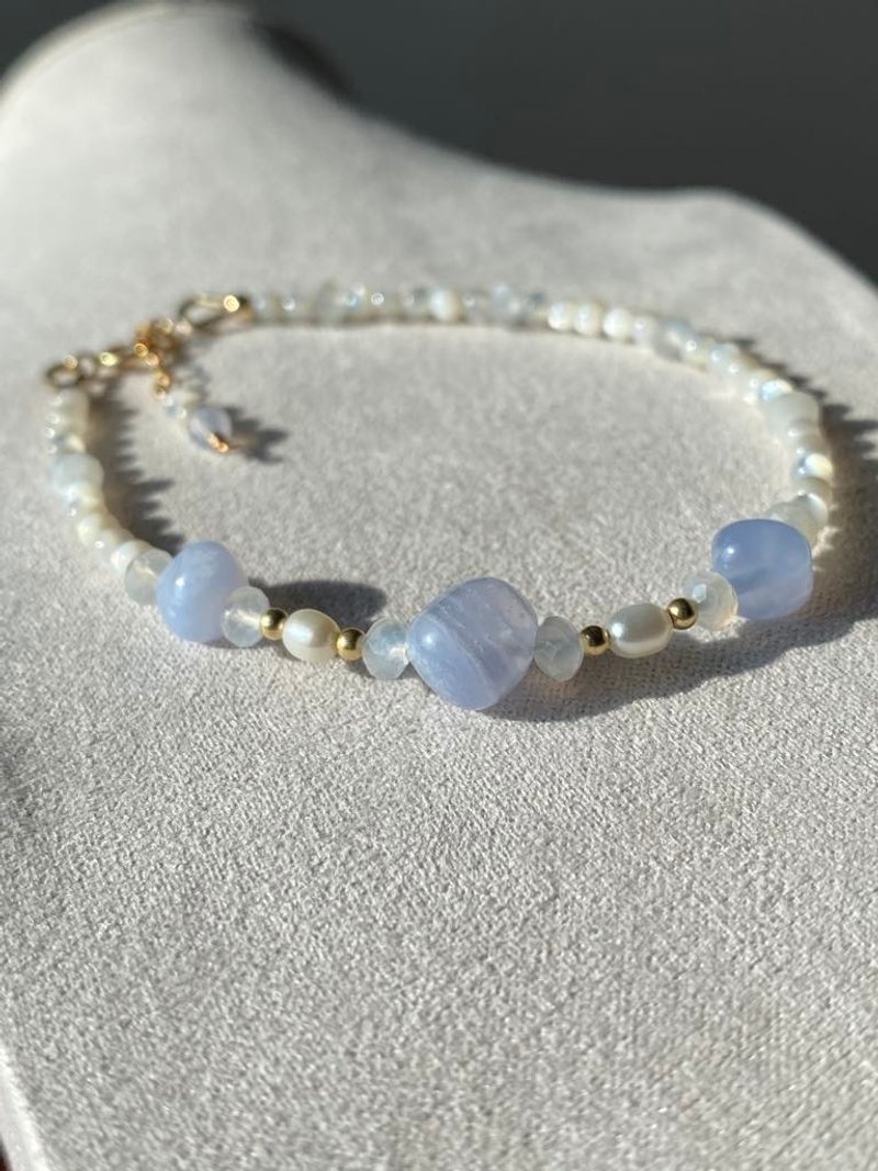 天然白蝶贝 淡水珍珠 白月光石 蓝蕾丝玛瑙糖豆 || 14KGF注金手链 - 手链/手环 - 水晶 蓝色
