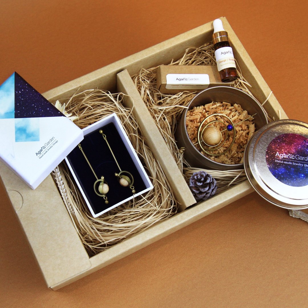 【星球香氛礼盒】木质星球扩香饰品 l 扩香器 l 礼盒 - 香薰/精油/线香 - 铜/黄铜 