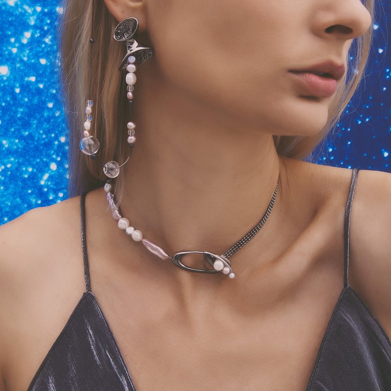 Multiverse - 时空旅行薰衣草色巴洛克珍珠短链-厚镀黑金 - 项链 - 铜/黄铜 黑色