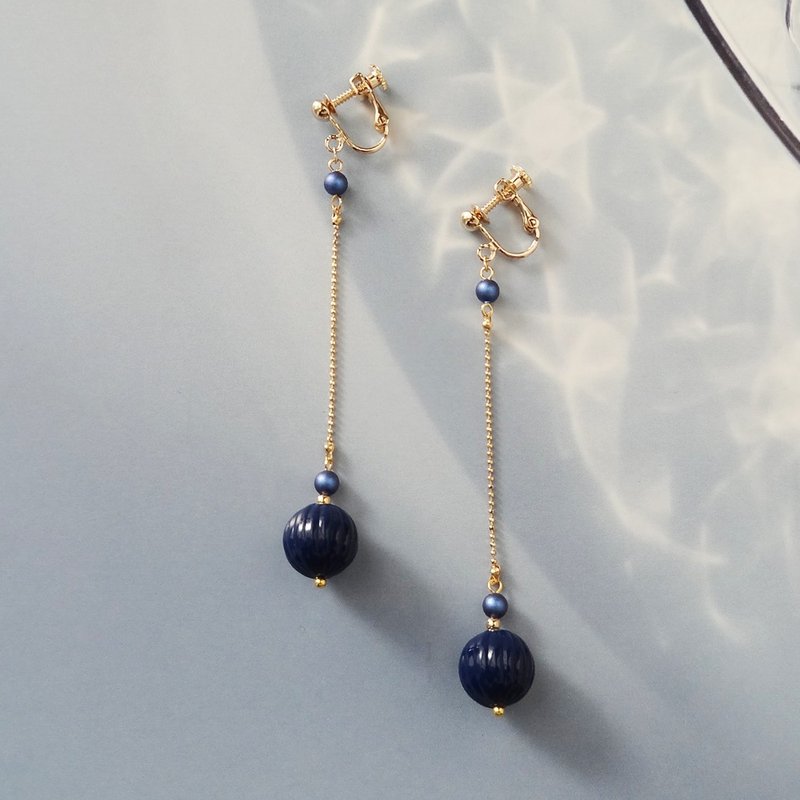 German beads shake navy Earrings - 耳环/耳夹 - 塑料 蓝色
