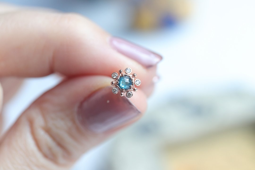 14K  太阳花青色原钻锁珠耳环(单个)耳骨 耳窝 不退色 - 耳环/耳夹 - 贵金属 金色