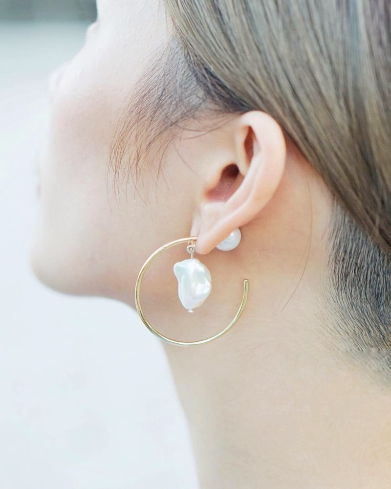 简约 线圈 幻彩 巴洛克珍珠 耳环 - 耳环/耳夹 - 珍珠 白色