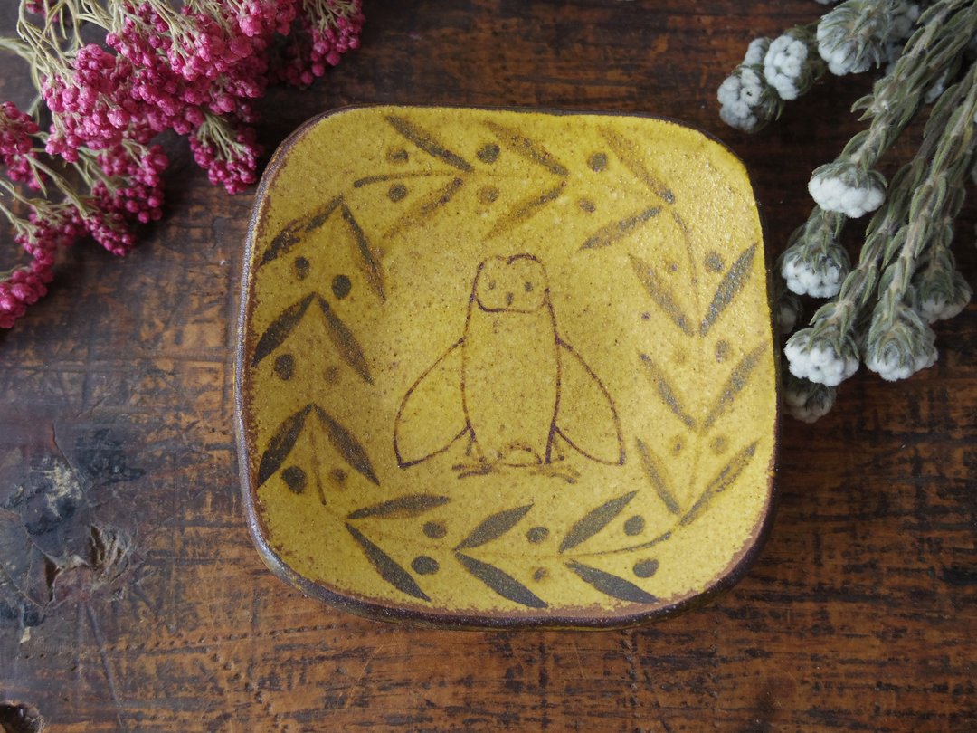 Tiny plate with Barn owl - 盘子/餐盘/盘架 - 陶 黑色