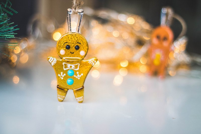 Gingerbread man christmas gift fused glass suncatcher - art glass suncatcher - 摆饰 - 玻璃 咖啡色
