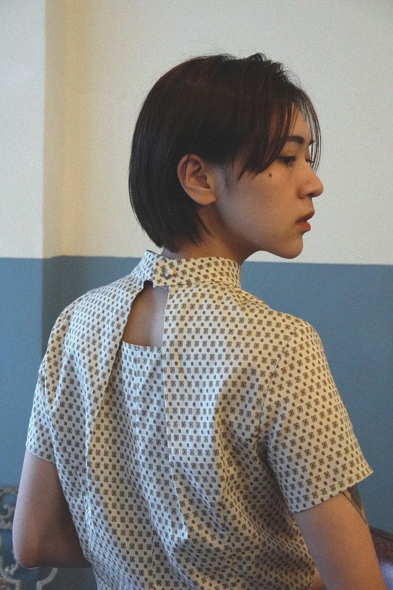 立领剪褶衫 // 白图腾 - 女装上衣 - 棉．麻 白色