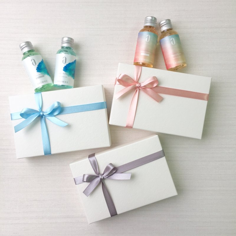 心意小礼 - 经典茉莉 & 水蓝迷迭洗浴保养组 - 沐浴用品 - 其他材质 粉红色