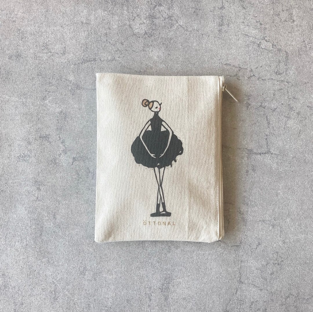 Black Ballerina Flat Cotton Pouch - 化妆包/杂物包 - 棉 白色
