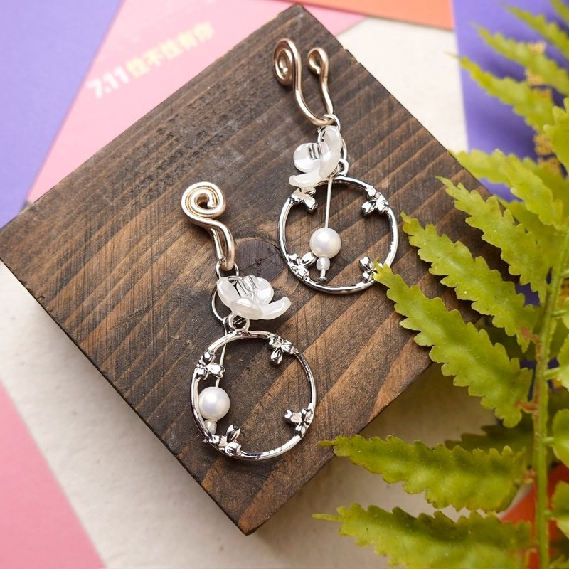 白贝花圈 无痛耳夹 - 耳环/耳夹 - 其他金属 