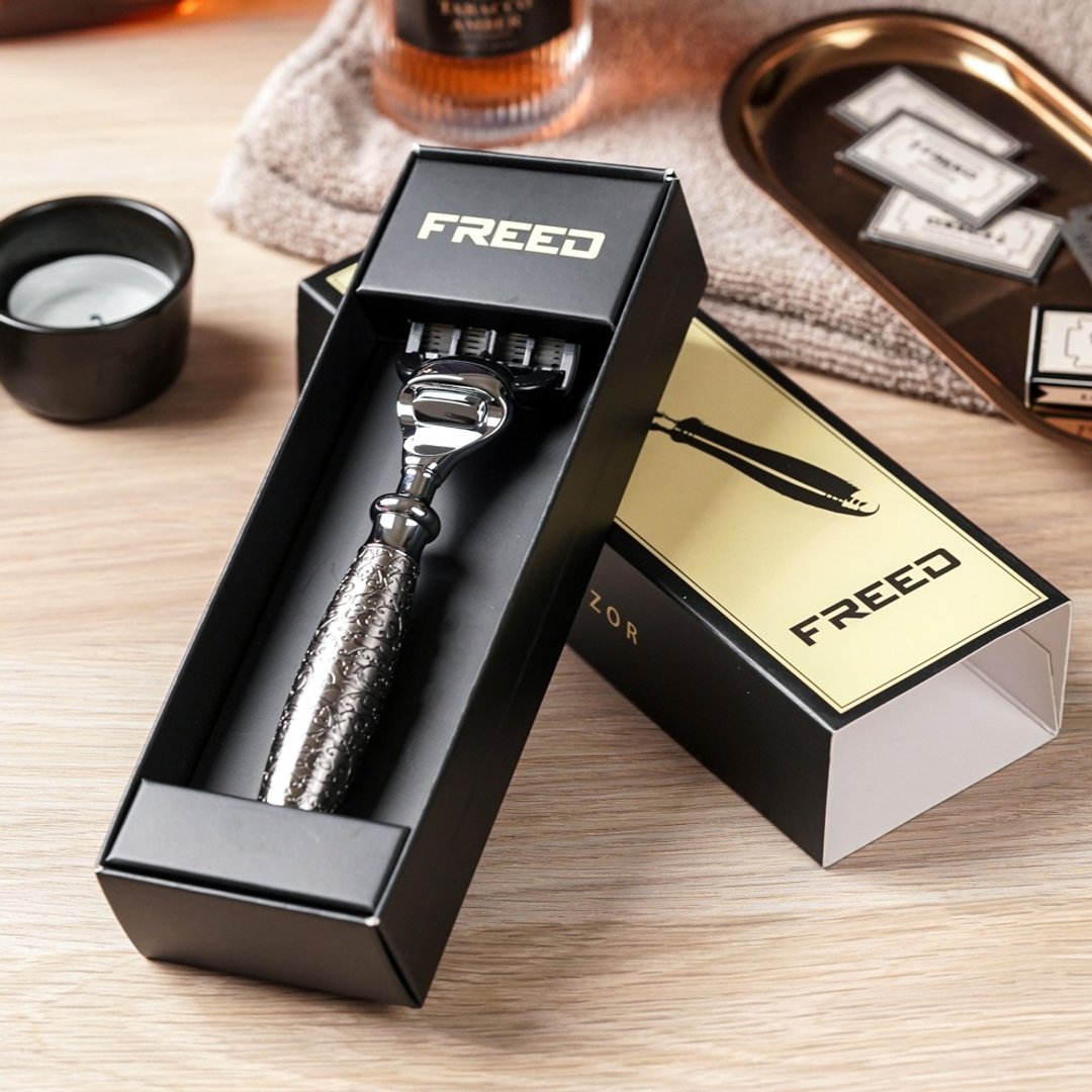 【FREED】蚀刻系列 - 五刀式刮胡刀 - 蚀刻雕花镀镍版 定制化刻字 - 男性清洁护肤品 - 其他金属 银色