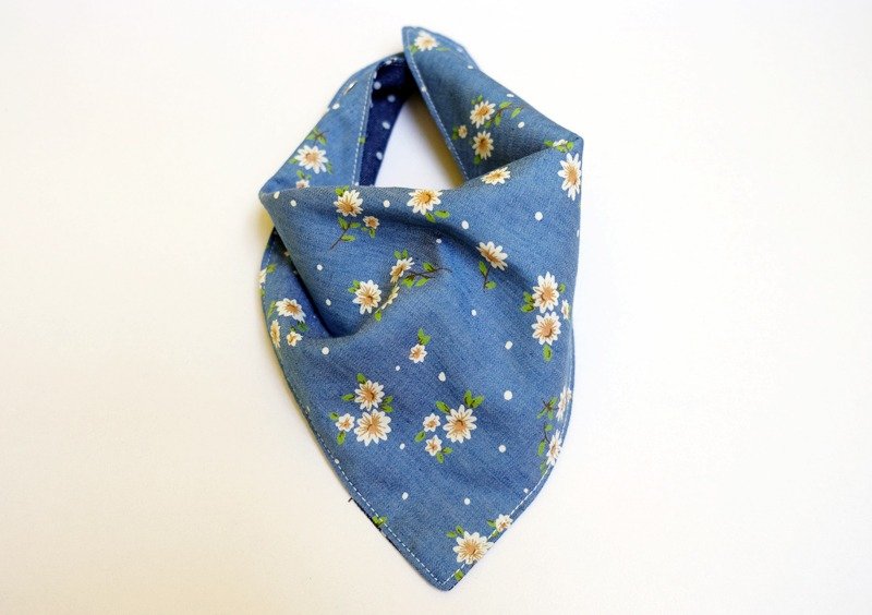 【Miya ko.杂货布手作】森林小花/牛仔单宁风/三角领巾/口水巾/可双面使用 - 围嘴/口水巾 - 棉．麻 