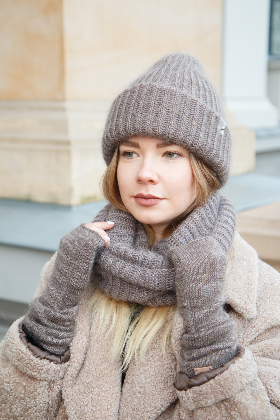 Mohair silk snood. Taupe beige round scarf - 丝巾 - 羊毛 咖啡色