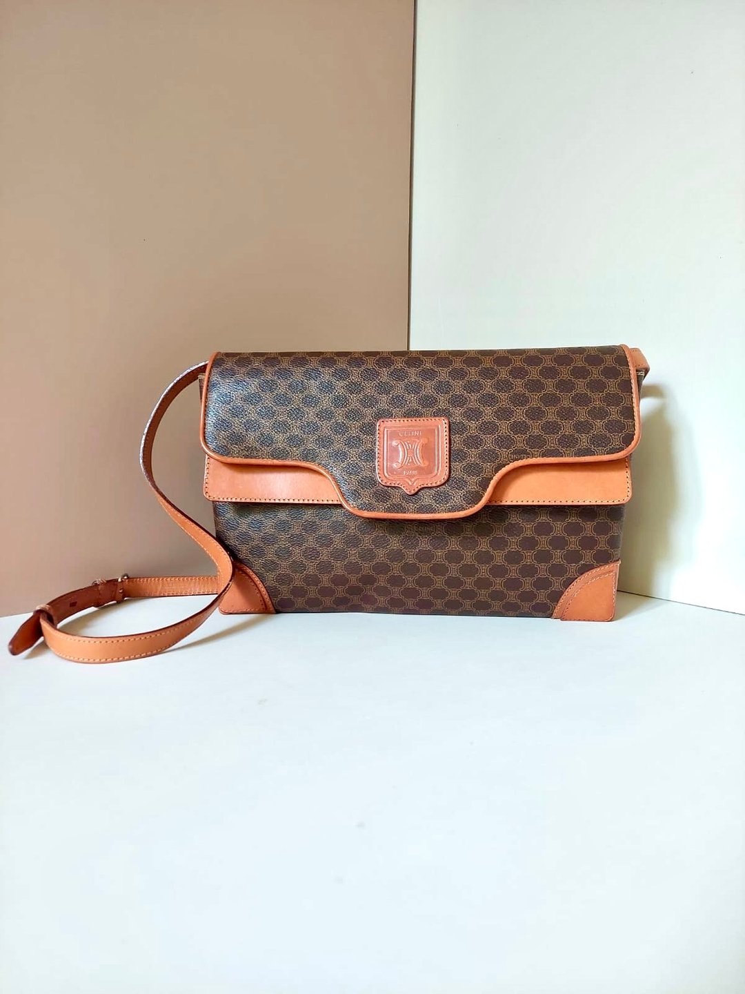 中古包 Celine 咖啡色老花邮差包 斜背包 单肩包 侧背包 二手包 - 侧背包/斜挎包 - 真皮 咖啡色