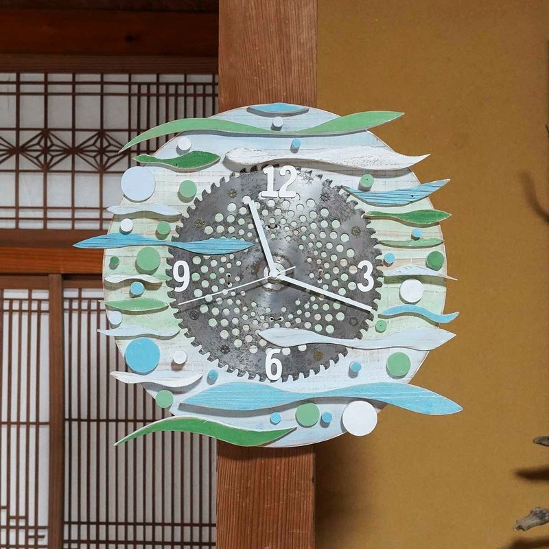 16.9 英寸 43 厘米 手工壁挂时钟 艺术壁挂时钟 废弃刈草刀片改造时钟 老屋木材改造时钟 210 - 时钟/闹钟 - 木头 白色