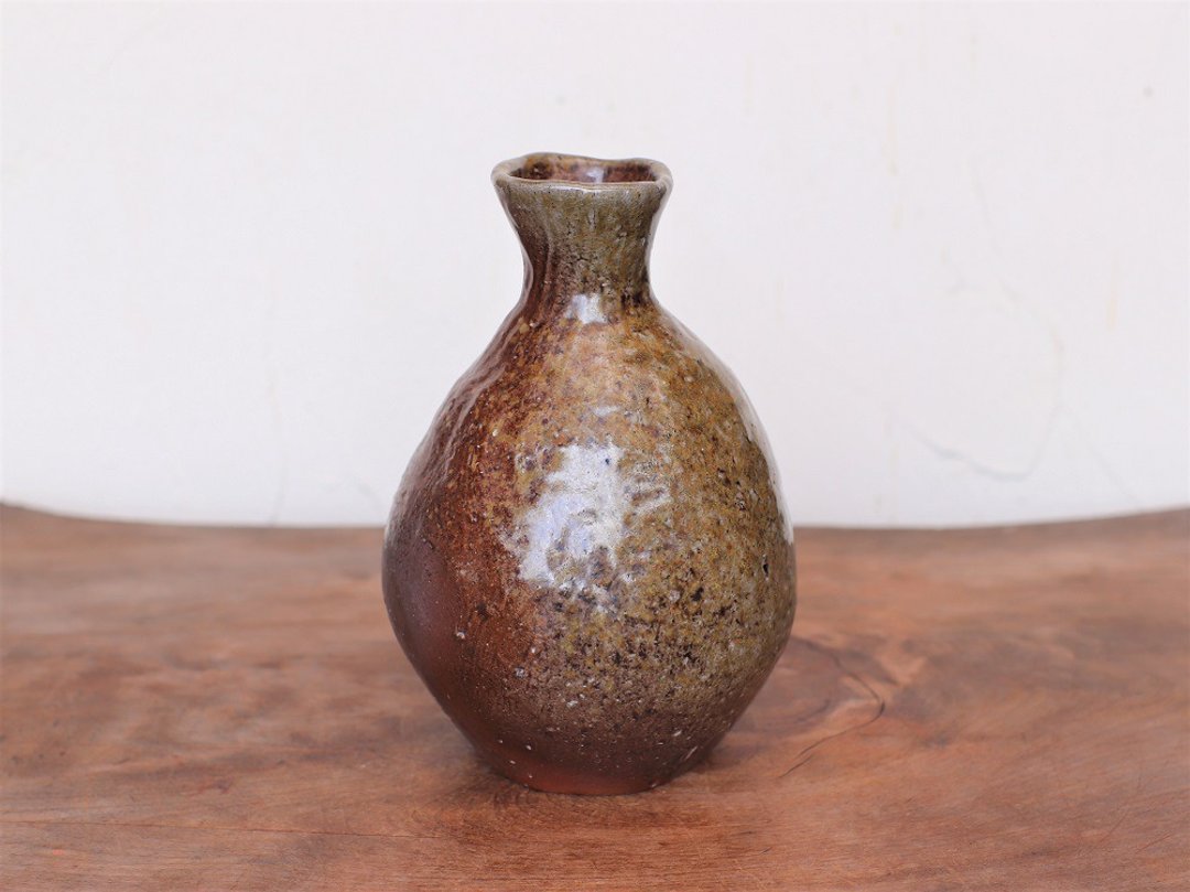Bizen ware Sake bottle (hand-formed) t-133 - 酒杯/酒器 - 陶 咖啡色