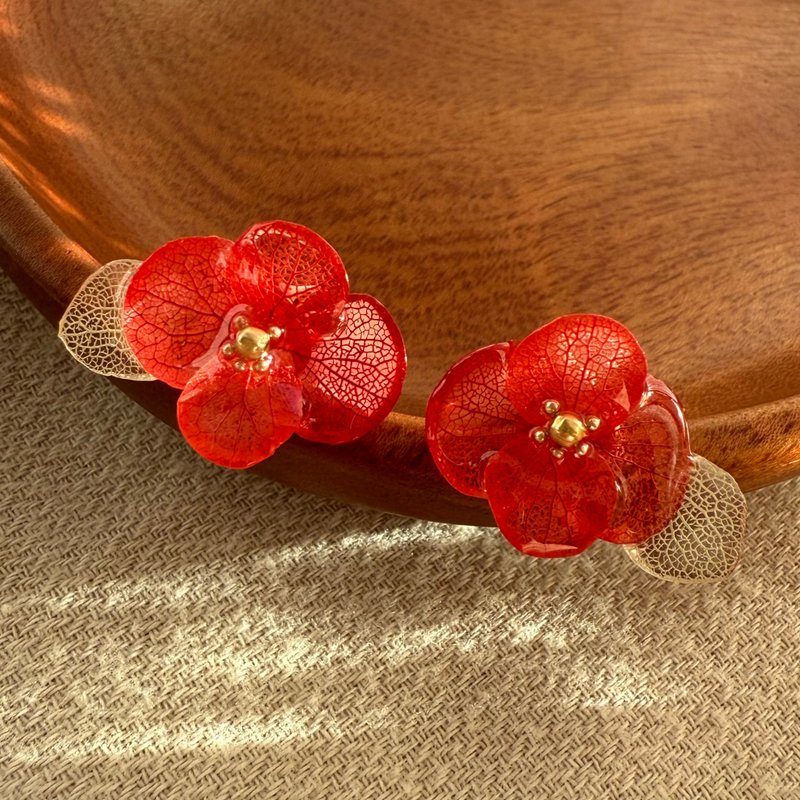 晴妍 红 | 手作真花绣球花耳环 耳夹 - 耳环/耳夹 - 树脂 