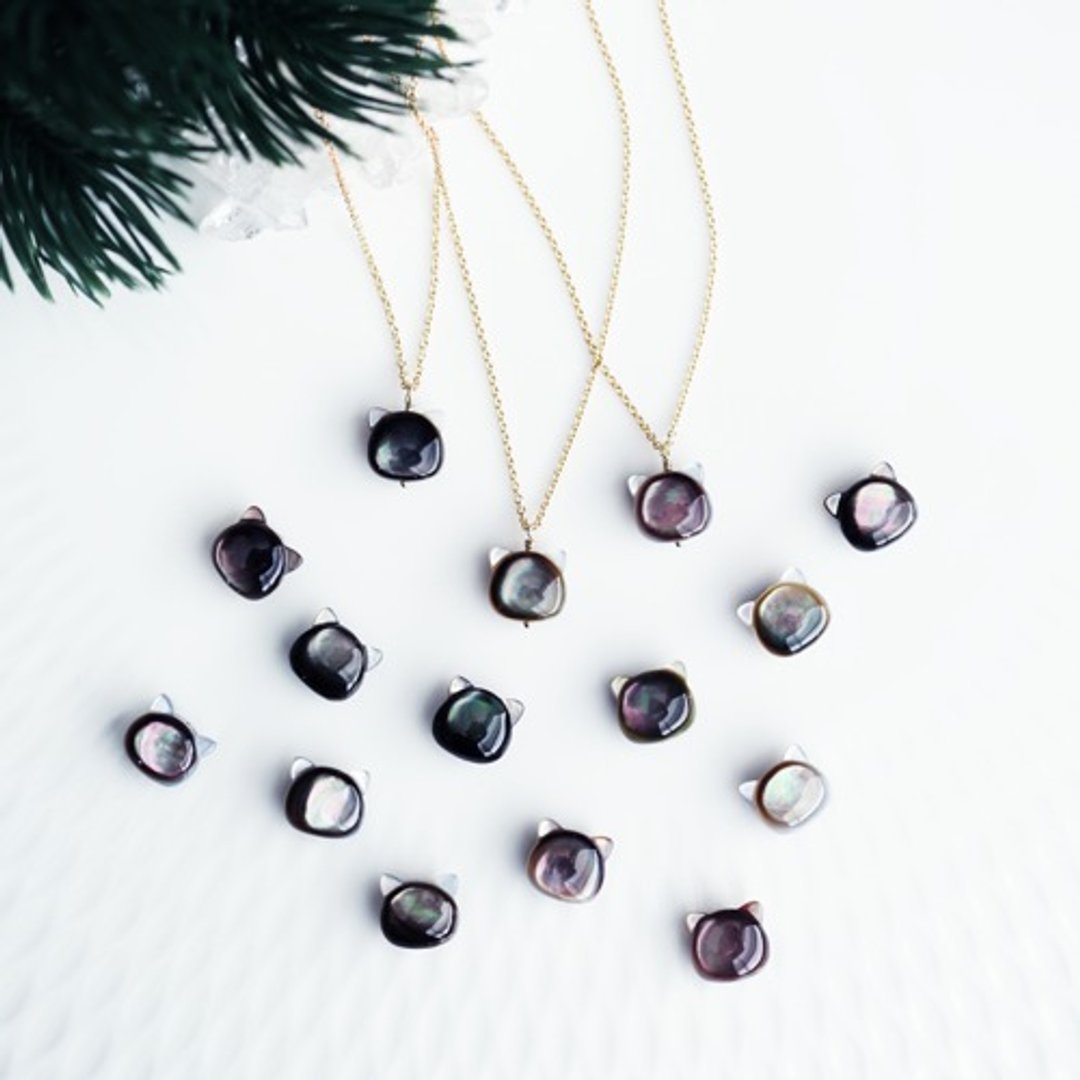 Cat necklace with black butterfly shell Katze - 项链 - 宝石 黑色