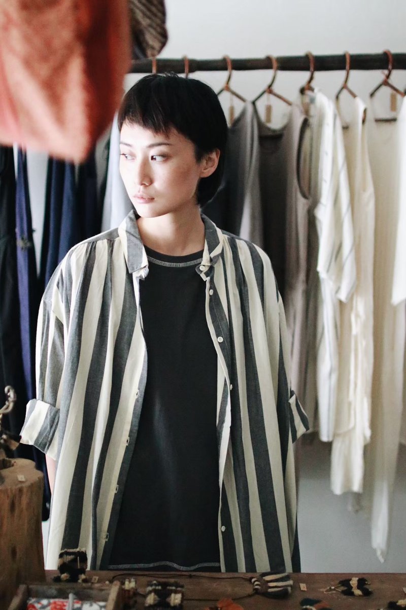 直条纹长袖衬衫洋装 灰米条纹 - 洋装/连衣裙 - 棉．麻 灰色