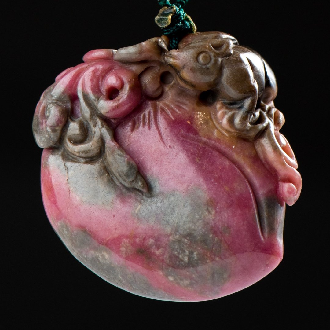 【ARTFINITY大艺石代】玫瑰石 如意寿桃 吊饰 - 吊饰 - 石头 多色