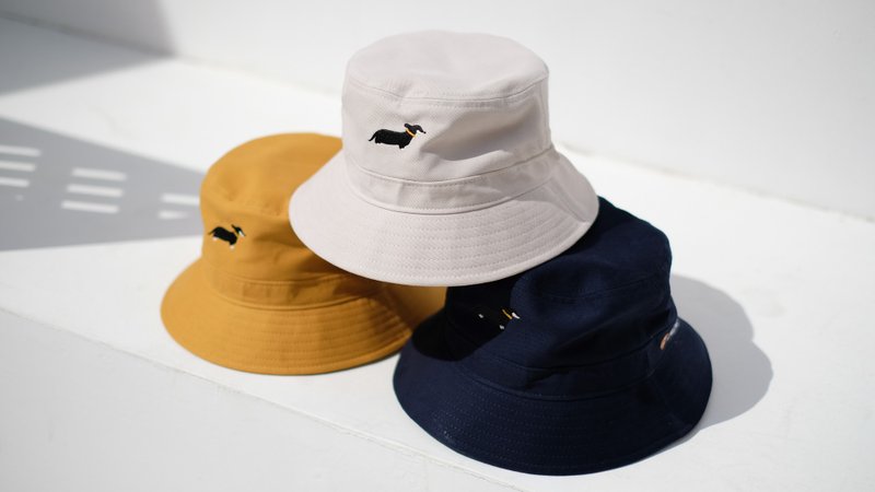 Eco-Friendly 腊肠狗刺绣环保渔夫帽 - 帽子 - 棉．麻 黄色