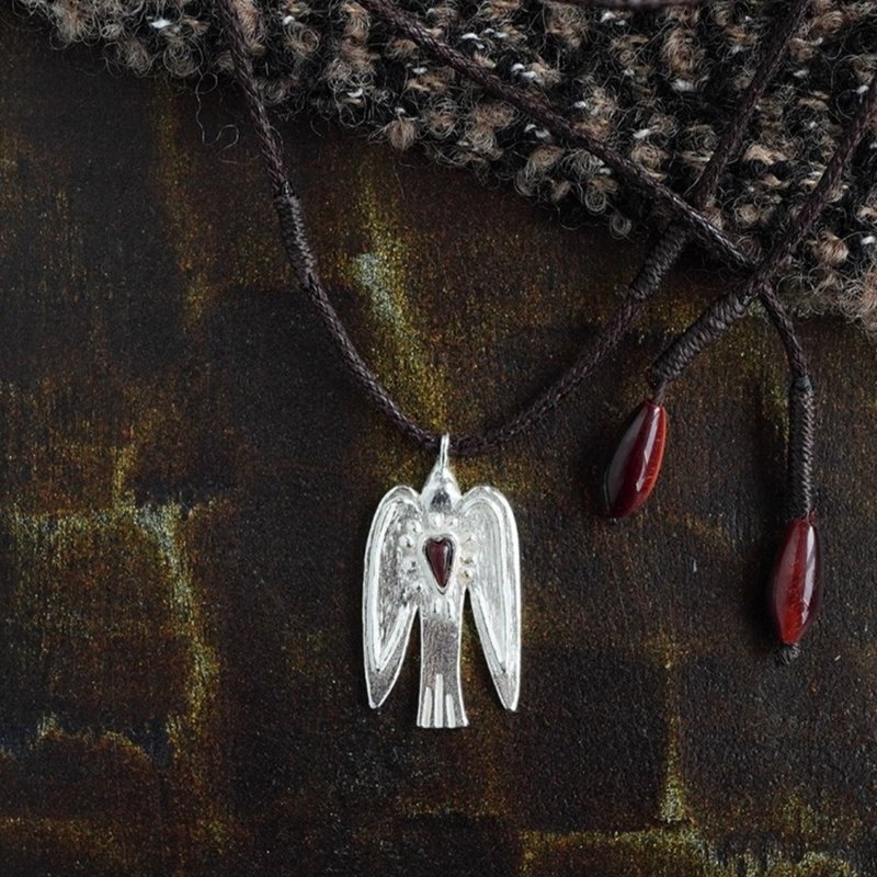 傳遞幸福的風信鳥 日系復古純銀項鍊 手工編織繩 鑲紅石 飛鳥吊墜 - 项链 - 纯银 