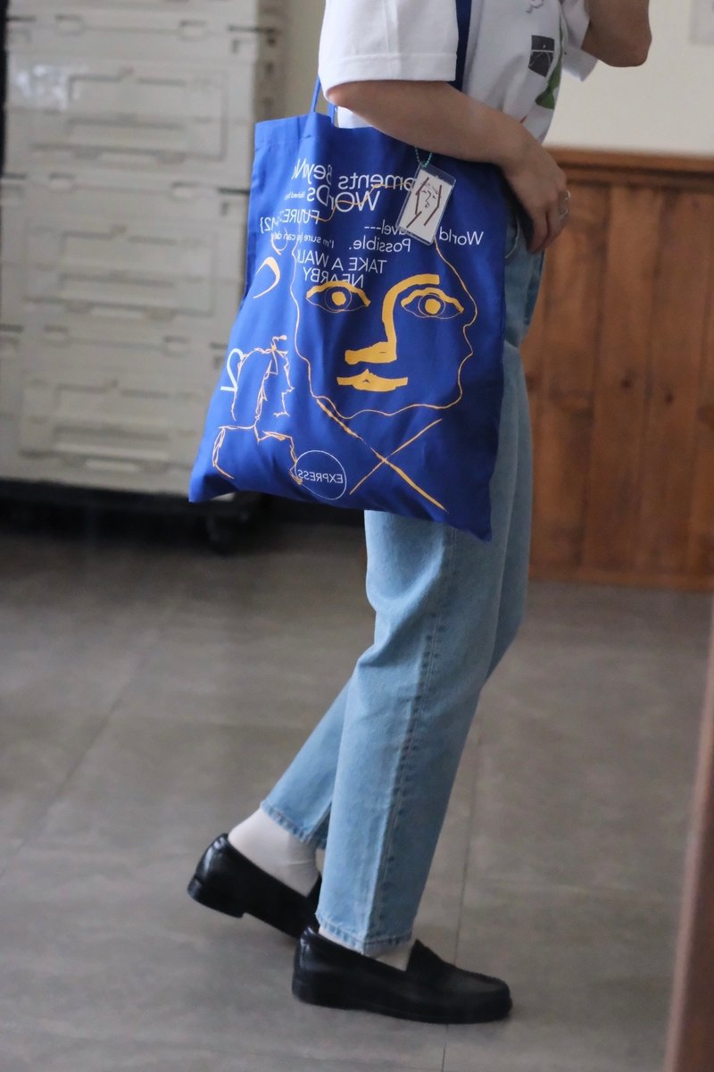 Moments BeyoNd WOrDs tote bag/日本设计师山口崇多 - 侧背包/斜挎包 - 棉．麻 蓝色