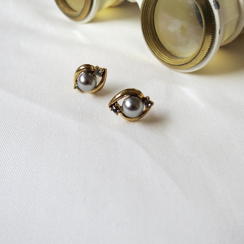 迷你珍珠眼耳环(可改夹式) - 耳环/耳夹 - 宝石 金色