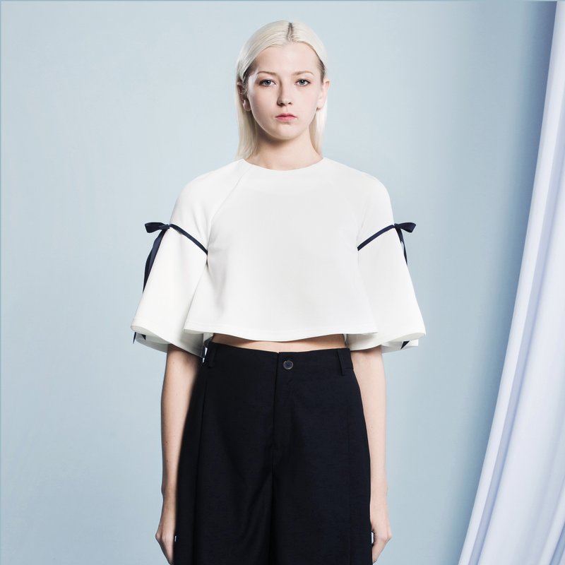 手袖蝴蝶结装饰潜水布上衣-香港原创品牌Lapeewee - 女装上衣 - 聚酯纤维 白色
