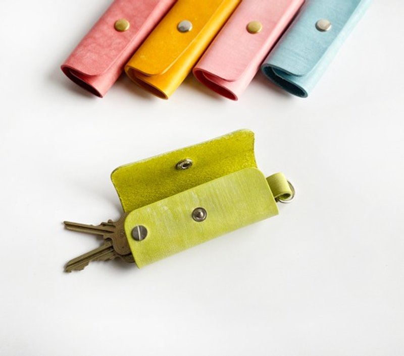Italian leather mini key case D-can type Selectable metal fitting color - 钥匙链/钥匙包 - 真皮 多色