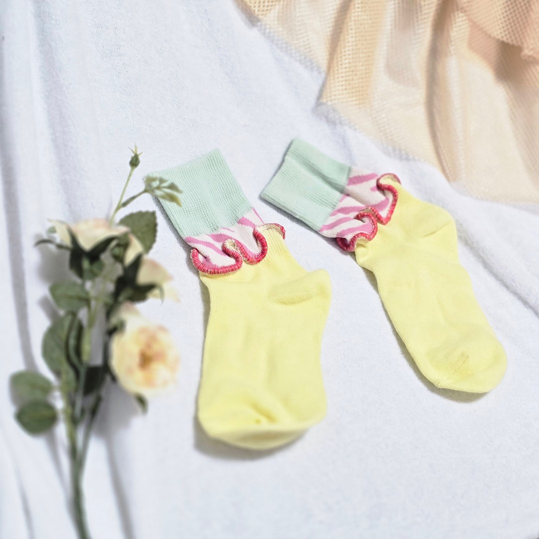绿色×黄色 彩色荷叶边袜子 抢眼袜子 个性袜 15-18cm 儿童袜 socks - 袜子 - 其他材质 绿色