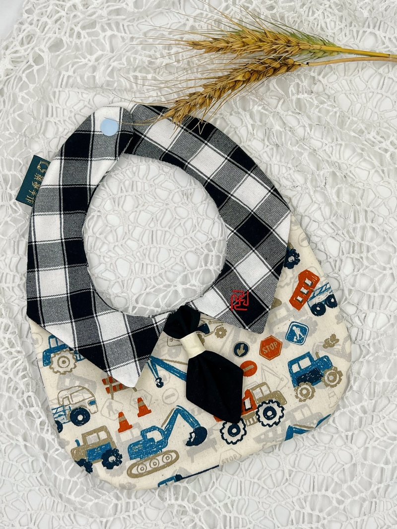 【金门设计制造】男宝宝领带围兜-亲子花帔格子围兜-金门花帔系列 - 围嘴/口水巾 - 棉．麻 多色