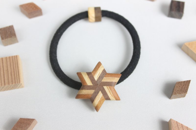 Striped star-shaped hair rubber of parquet - 发饰 - 木头 卡其色