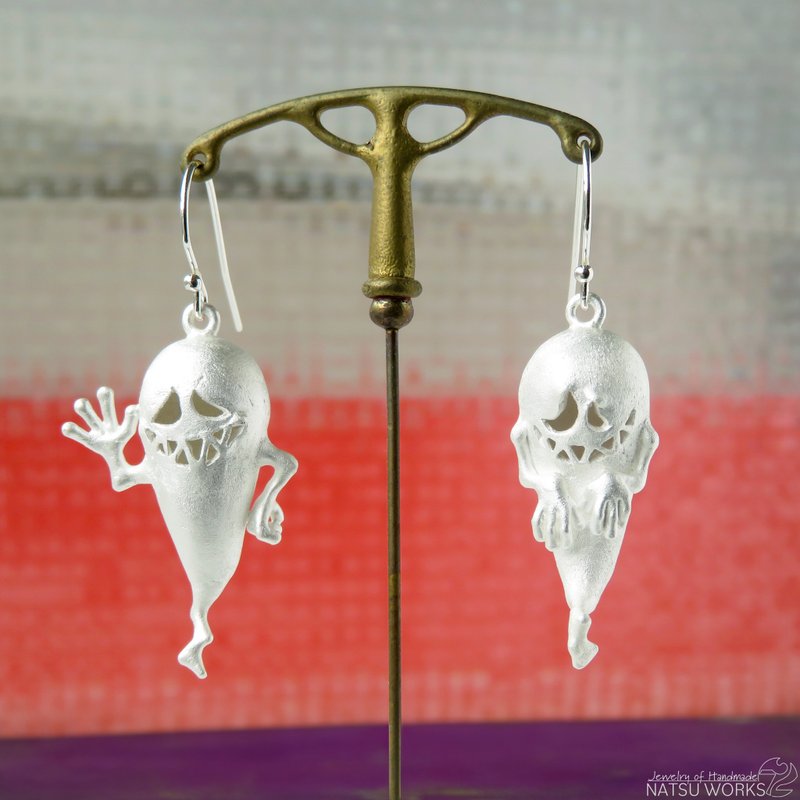 万圣节造型耳环 / Ghost Earring 2024 b - 耳环/耳夹 - 宝石 银色