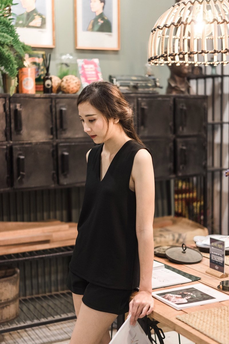 Ribbed v neck top - 女装上衣 - 棉．麻 