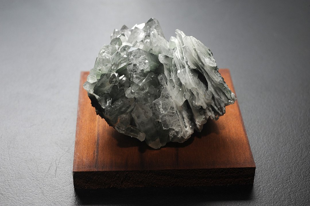 绿幽灵水晶 矿石/水晶/灵修/开运/招财/破煞/防小人 - 摆饰 - 水晶 