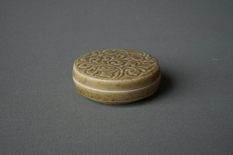 青瓷印花小盒 - 其他 - 陶 卡其色