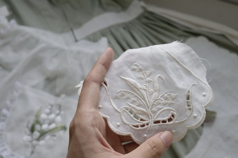 铃兰花 刺绣娃娃领 法式古典洋裝 天丝亚麻 手工做 连身裙 - 洋装/连衣裙 - 棉．麻 绿色