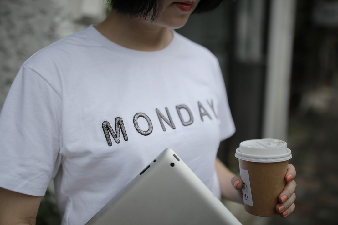 台湾黑熊Monday 短袖T恤 - 女装 T 恤 - 棉 白色