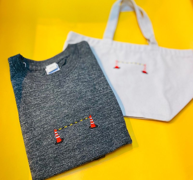 有点独特设计的礼物 施工中 T 恤 男女皆宜 S〜XXXL、女人的 S〜L 尺寸 Tcollector - 女装上衣 - 棉．麻 黑色