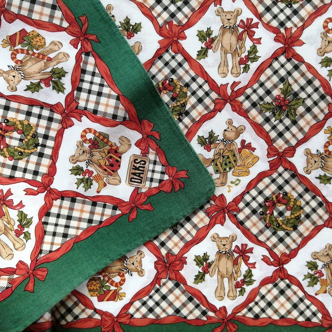 DAKS Vintage Handkerchief Brown Bears 20 x 19.5 inches - 丝巾 - 棉 绿色