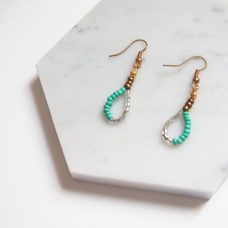 《KeepitPetite》双色水滴 • 小管珠 • 耳鈎耳环 - 耳环/耳夹 - 其他金属 绿色