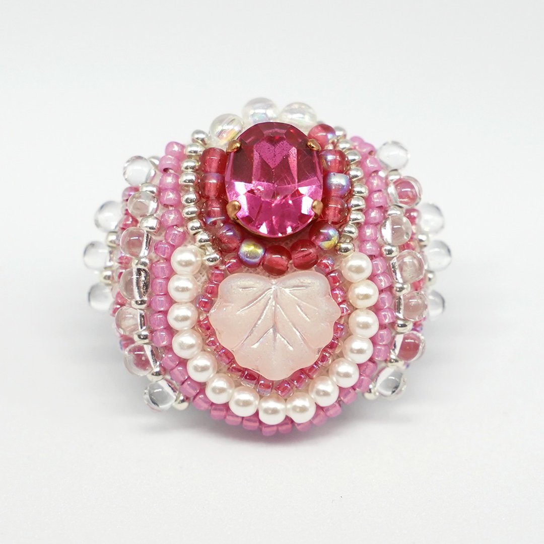 Very light talkative brooch 31 Beaded embroidery brooch multicolor - 胸针 - 塑料 粉红色