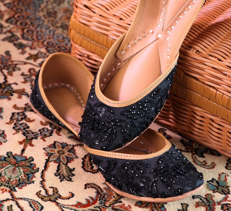 【新-暗夜】印度风情/手工钉珠鞋 - 女款休闲鞋 - 真皮 黑色