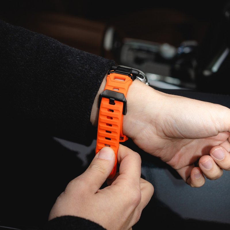 ESSENTIALS | 卓越耐用氟橡胶表带 for Apple Watch 44/45/46/49m - 表带 - 橡胶 橘色