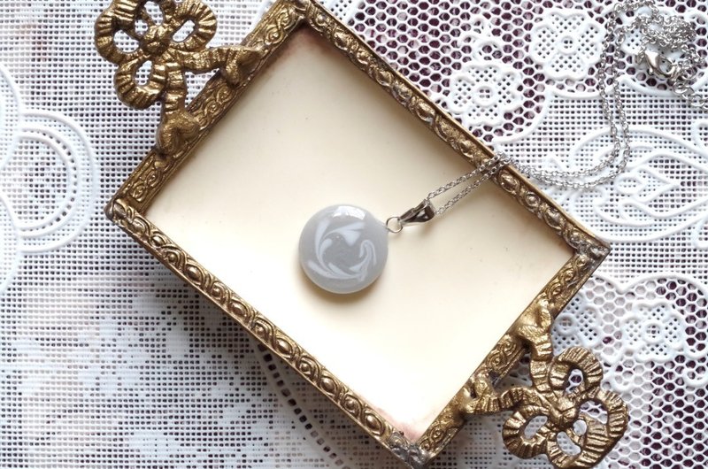 树脂艺术 拿铁拉花风格圆形吊坠・灰阶 - 项链 - 树脂 灰色