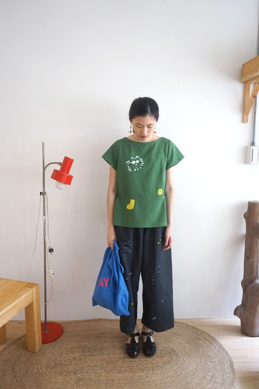 Yinke 新品 漂亮绿色舒服棉麻布料腰间抽皱设计上衣 - 小狗烟圈 - 女装 T 恤 - 棉 绿色