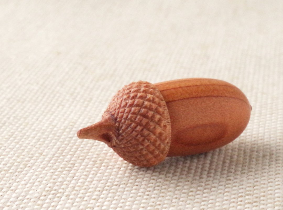 Acorns in Japan: Quercus serrata (wooden aroma pendant) made-to-order - 项链 - 木头 橘色