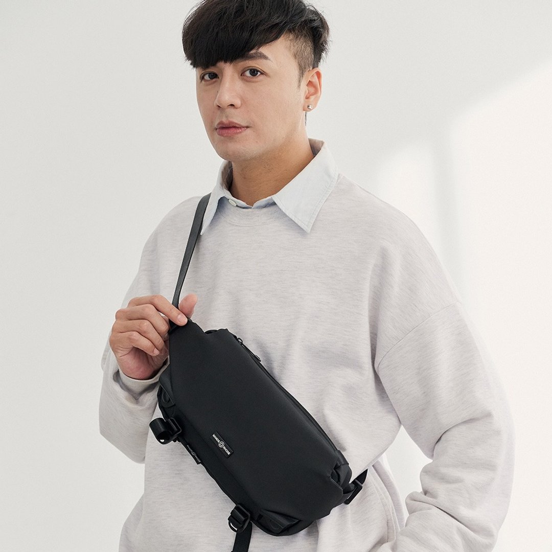 MANDE RHODE - 雾面盖扣造型斜背包 - A5899-1K - 侧背包/斜挎包 - 聚酯纤维 黑色