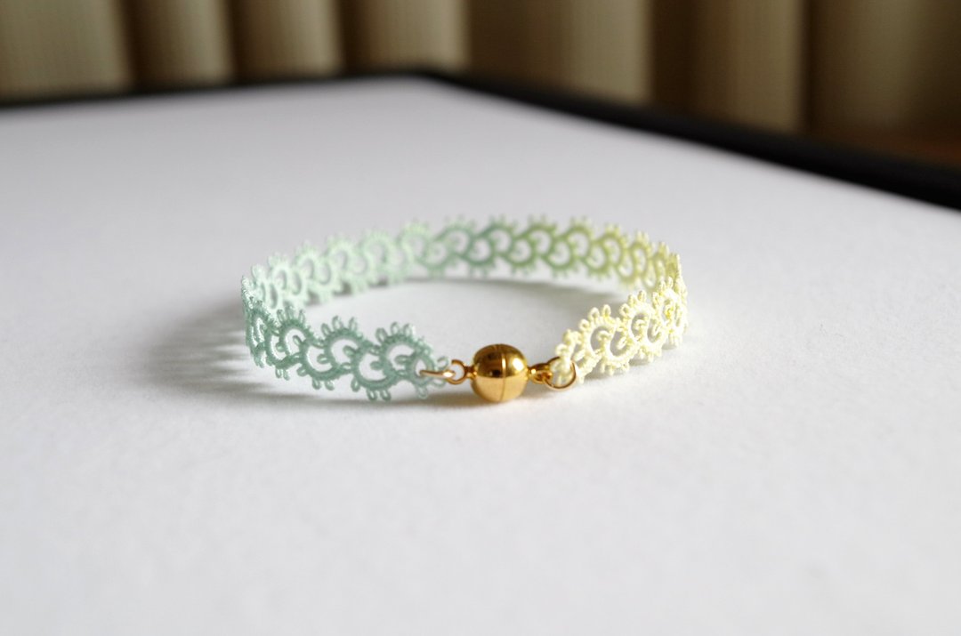 Tatting bracelet ・early summer - 手链/手环 - 棉 绿色