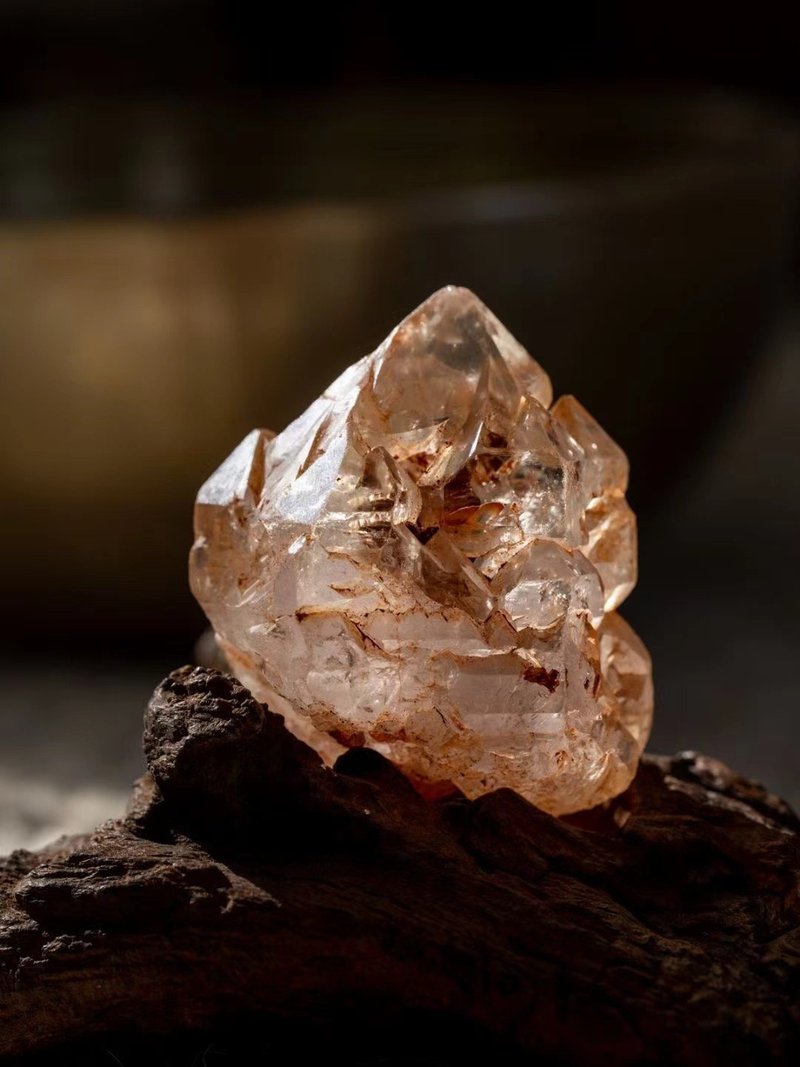 全脉轮疗愈 古老 红泥 骸骨 骨干水晶 独特 纯天然 萤光 原矿 - 摆饰 - 水晶 透明